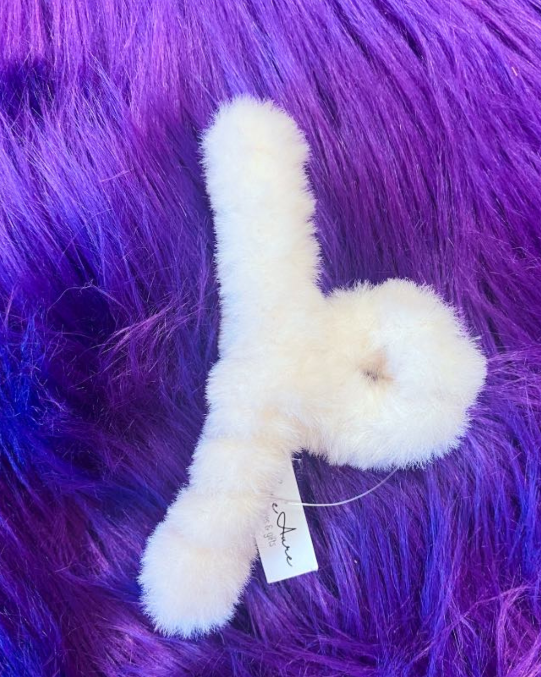 Fuzzy Ivory Loop Claw Clip