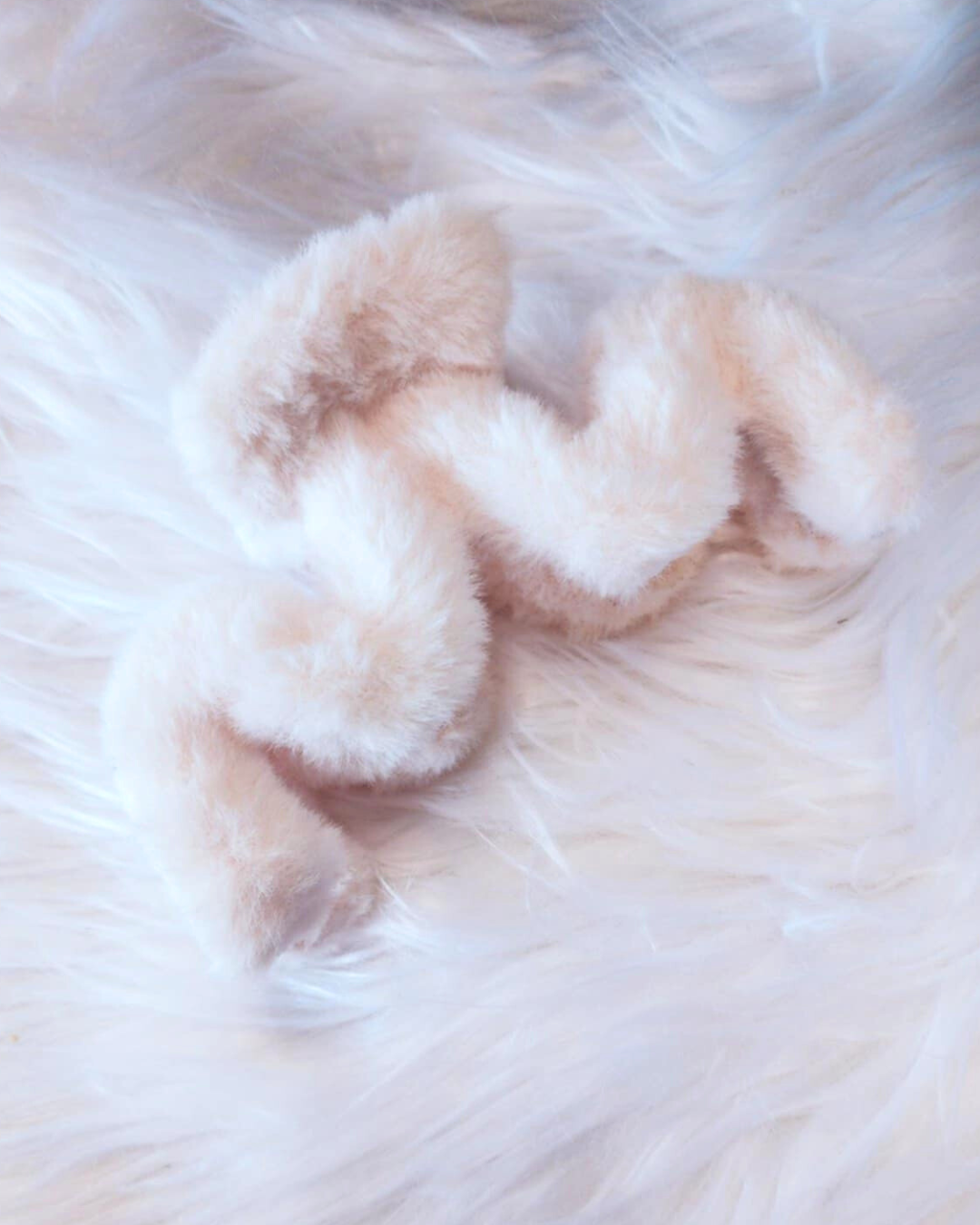 Large Ivory Squiggle Claw Clip