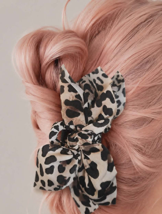 Leopard print scrunchie in pink hair