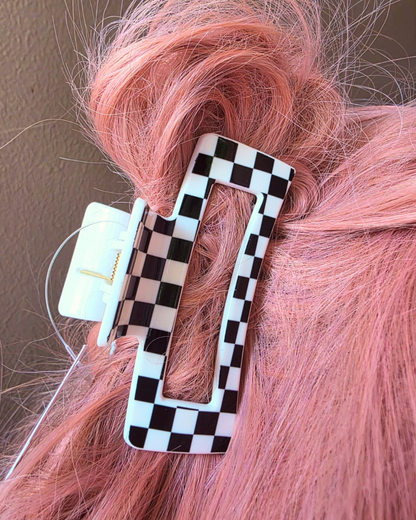 Black & White Checkered Midi Claw Clip
