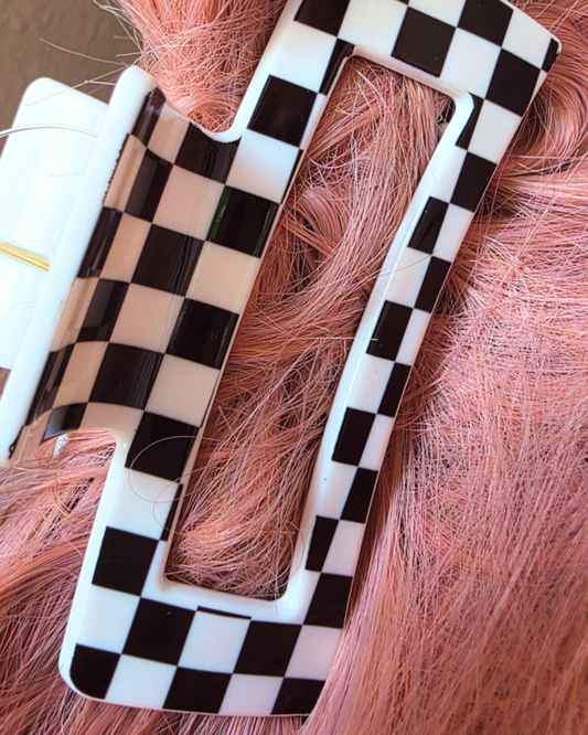 Black & White Checkered Midi Claw Clip