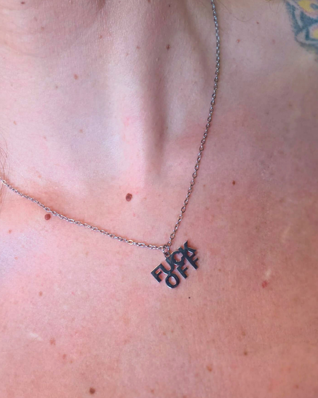 Silver Toned Eff Off Necklace